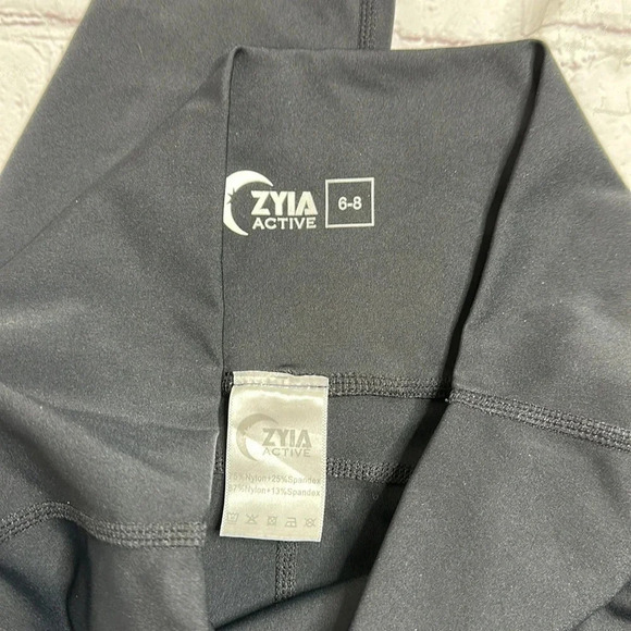 ZYIA Black/Leopard Pocket Brilliant Hi-Rise Capri 20"- Size 6-8 EUC - Picture 5 of 6